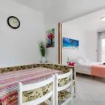 828 Апартаменты *