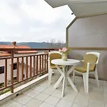 828 Рабац
