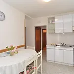 Апартаменты 828