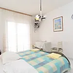 828 Апартаменты *