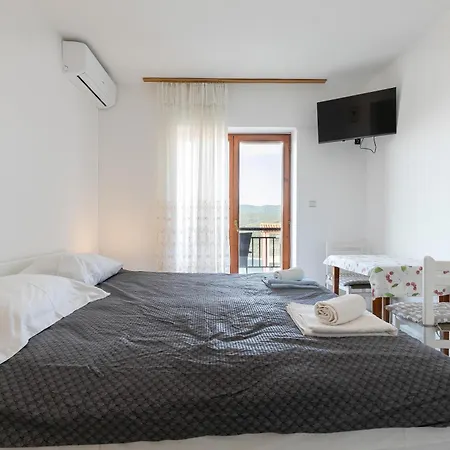 Appartement 828 *