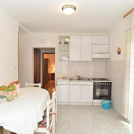 Appartement 828 *