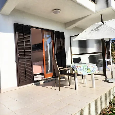Apartment 828 *