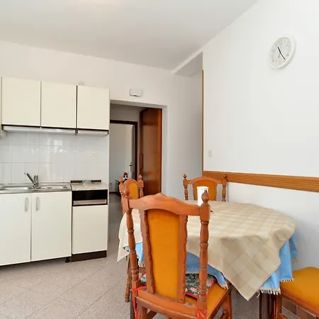 828 Rabac