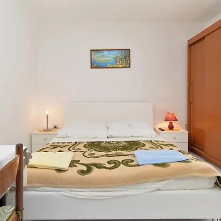 Apartment 828 *